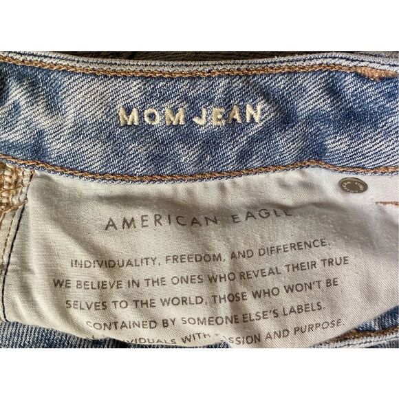 American Eagle SZ 6 Factory Distressed High Waisted Mom Jeans - Picture 5 of 11